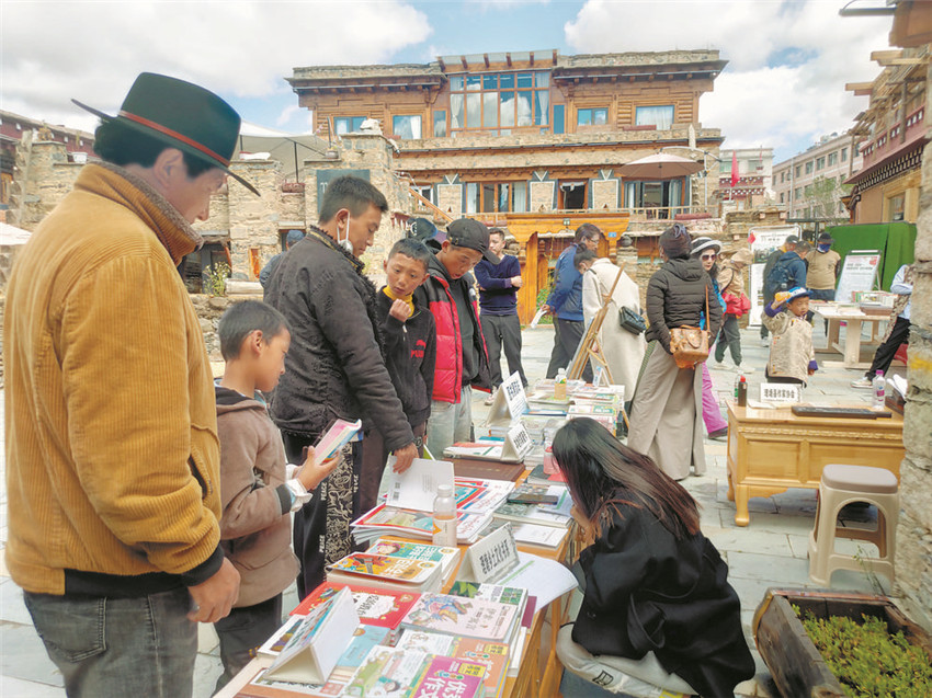 家長帶著.jpg 家長帶著.jpg