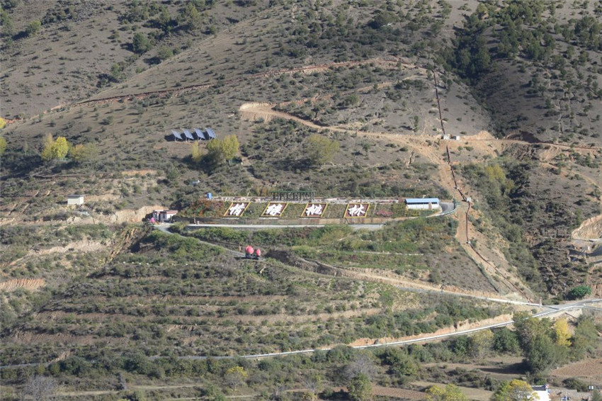 巴塘縣中咱鎮(zhèn).jpg 巴塘縣中咱鎮(zhèn).jpg